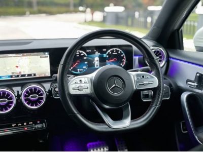 2020 Mercedes-Benz A200 1.3 AMG Dynamic รถเก๋ง 4 ประตู ใช้น้อย 3 หมื่นโล วารันตีศูนย์เหลือ มือเดียว รูปที่ 12